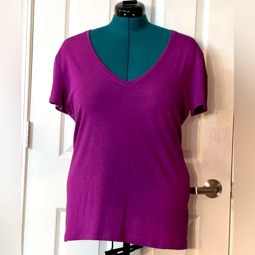 Banana Republic Timelessh Tee T-shirt V-neck Purple, Women’s Size: L